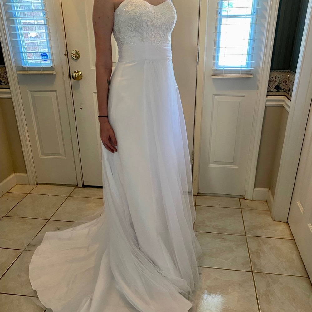 BRAND NEW! Women’s Size 4 Strapless White Wedding Dress. (Never worn before.)